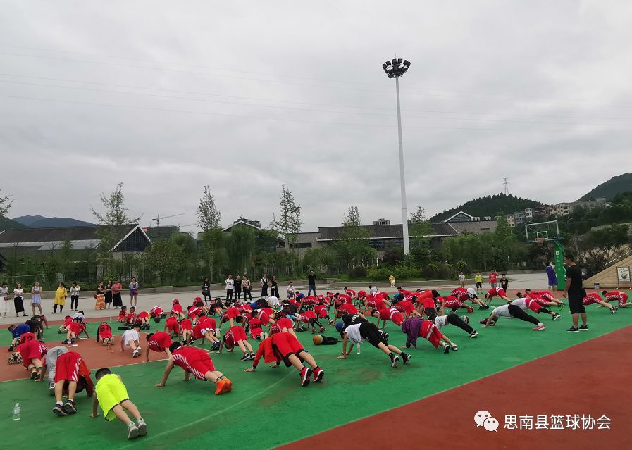 哪里能找到一对一的篮球训练指导_0